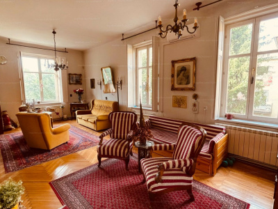 Elegant traditionally tasteful  flat in fair condition and on 78 m2 in Hűvösvölgy!