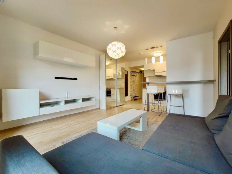 Sunny 1+1 room studio on 40 m2, condition as new, in the Buda Hills with garage included!