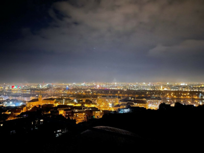 Stunning view from the 72 m2 roof terrace of this 112 m2 flat in fair condition in the 2nd district!