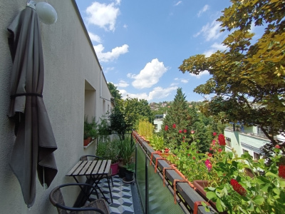 62 m2 top floor flat bading in sunshine and in good condition in the 2nd district!