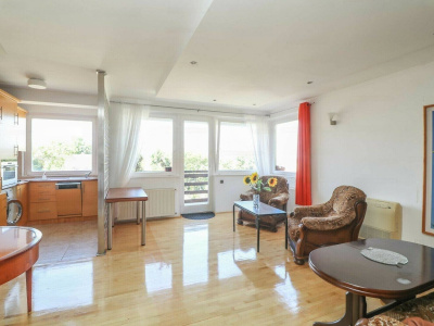 59 m2 renovated flat with a balcony view on Szemlőhegy!