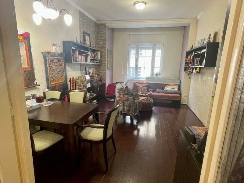 100 m2 à plat en bon état dans une rue très calme pour un bon prix à újlipótváros!