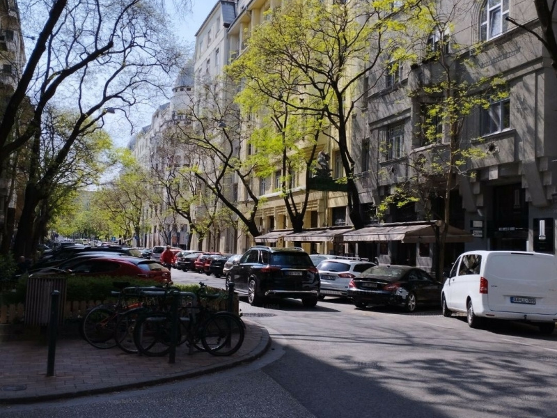 Prime location renovation object on 119 m2 in an iconic building on the favourite street of Újlipótváros!