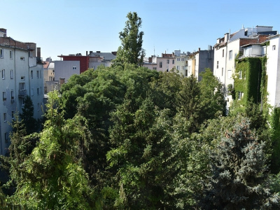 Bright, 4th floor 75 m2 apartment in good condition, facing inner garden near Szent István park!