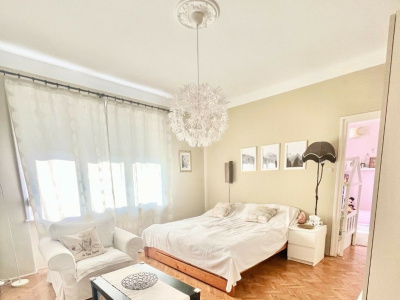 Near MOM Park, in a quiet street, a 61 m2 flat in good condition with a 7 m2 balcony!