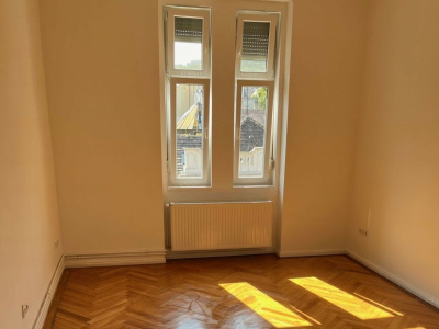 44 m2 renovated and emptied flat close to Vérmező, Széll Kálmán tér and Déli Railway Station!