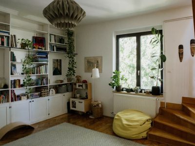 Sunny 75 m2 3rd floor flat in an iconic building and in a quiet street near MOM Park!