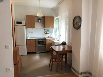 Low cost 36 m2 renovated studio in a quiet street on Orbánhegy, 12th district