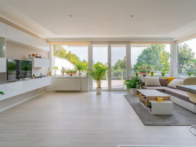 Good price for an exclusively located 143 m2 lavish flat with a view near Normafa and in a garden setting!