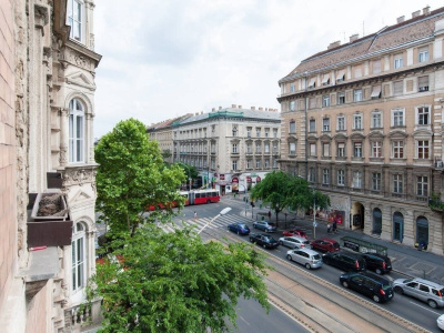 53 m2 renovated flat on Teréz Boulevard!