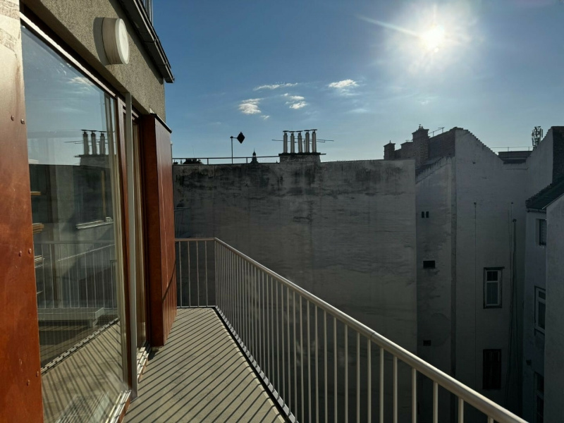 6th floor 132 m2 renovated flat with rooftop view behind the Opera!