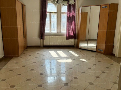 4th floor, AirBnB ready, renovated flat on the Grand Boulevard in the 6th!