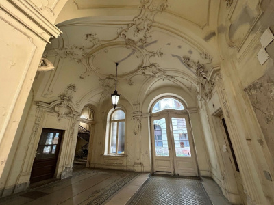 68 m2 luxury in one of the best streets of the 5th district!