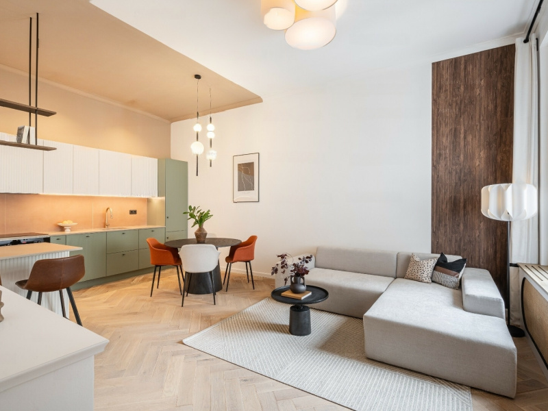 75 M2 Renoverad lägenhet i ett vackert hus i centrum 5: e distriktet!