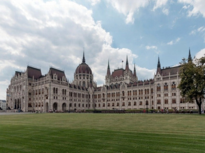 73 m2 prestigious flat situated in a beautiful building next to the Parliament!