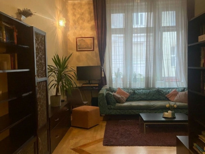 Very good price for a 44 m2 prime located studio between the Margit bridge and the Parliament!