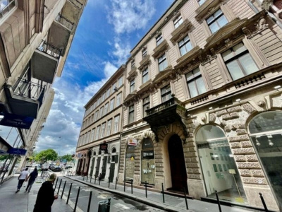 78 m2 wanting renovation off Northern Váci street!