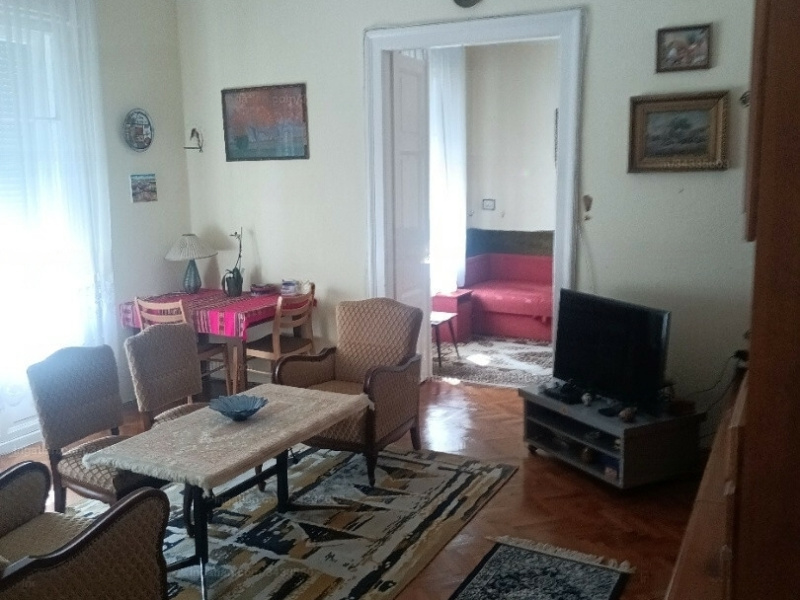 A flat on 60 m2 below Buda Castle in a fair condition in the 1st district!