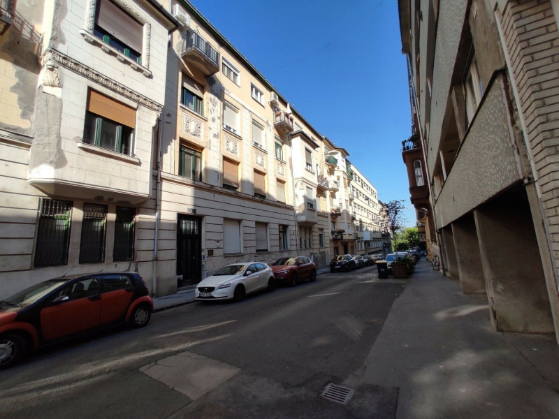 72 m2 very modern renovated flat in a charming street near Horváth kert!